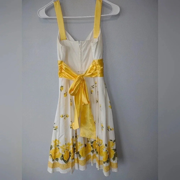 Masquerade vintage pleated lined white party dress, size M yellow roses princess - Picture 5 of 9